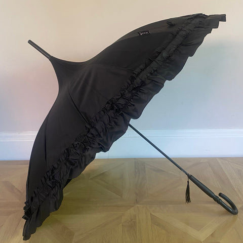 Walking Umbrella Pagoda Frilled Black